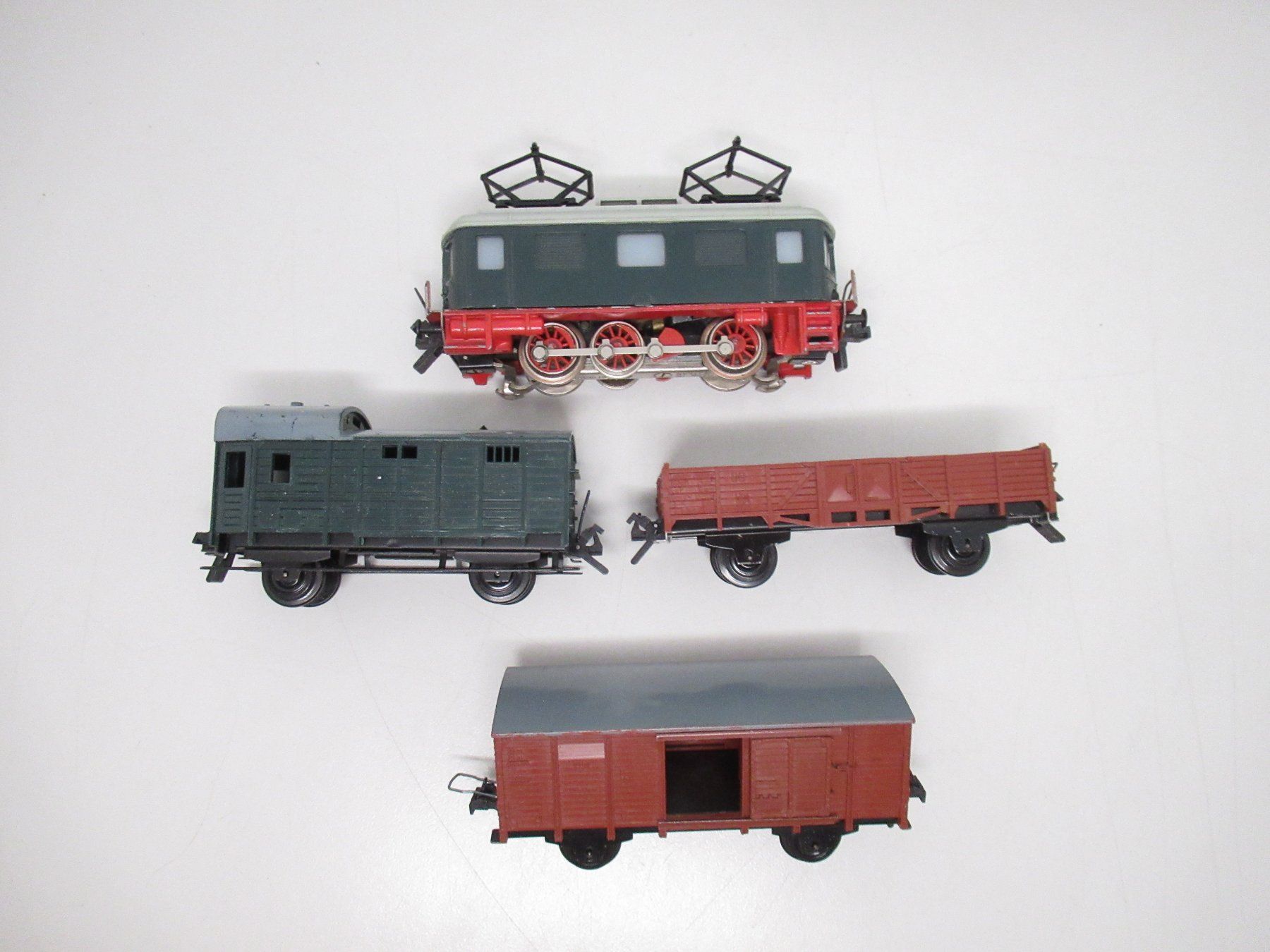 Trix Modellini di ferrovie: Trix-Express Güterzug Startset E-Lok und Schienen DC 3Leiter – Usato da Basel venduto da mhmarken 1