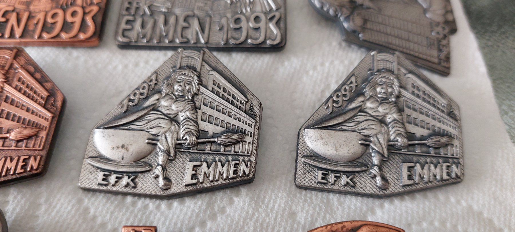 Placchette & Badge: Fasnachtsplaketten Emmen LU (21) – Nuovo (secondo la descrizione) da Rotkreuz venduto da JustForSale 4