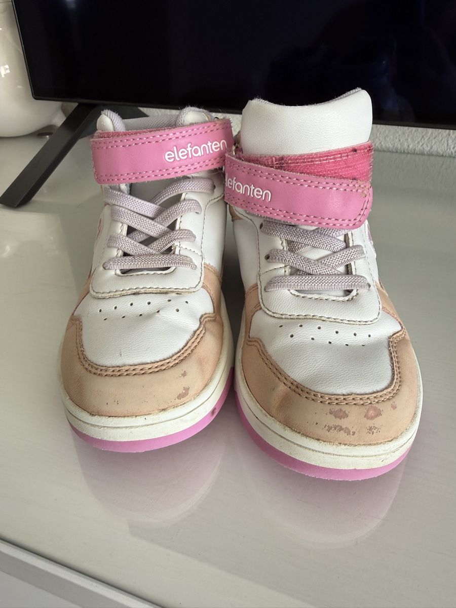 Schuhe für Mädchen: Mädchen Schuhe 27 gr Elefanten – Gebraucht aus Dübendorf von Ilsaporedelviaggio 1