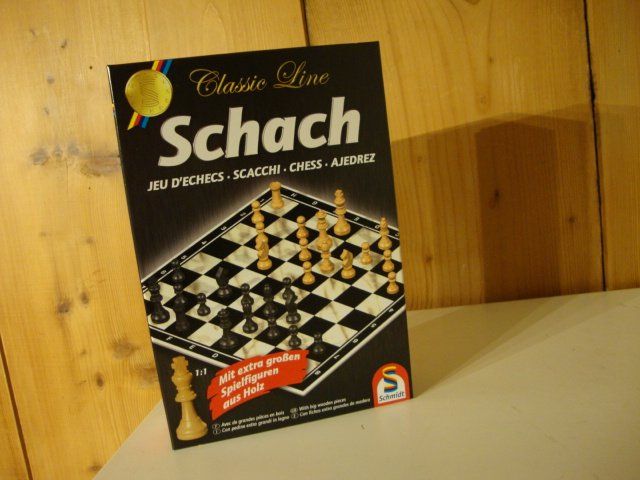 Schmidt Spiele - Classic Line - Schach mit extra großen Spielfigu
