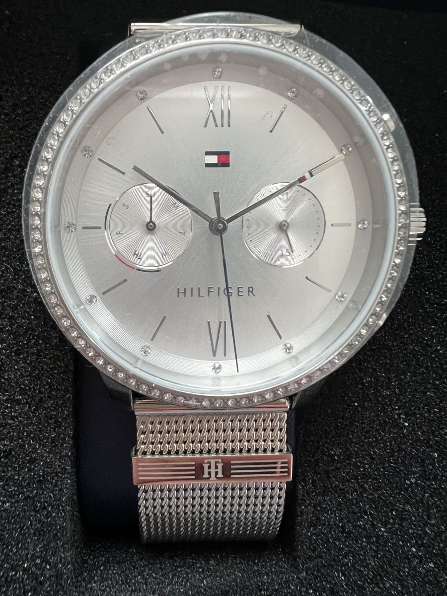Tommy Hilfiger Armbänder & -reifen: NEU Tommy Hilfiger Damen Uhr Silber Mesh – Neu und originalverpackt aus Basel von Eyla 1