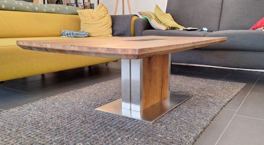 Conforama Tische: Salontisch / Couchtisch aus rustikaler, massiver Eiche – Gebraucht aus Stein AG von dan_zs8w 1