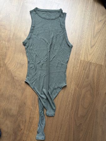 neu Sommerlicher Damen Body in Olivgrün, Gr .