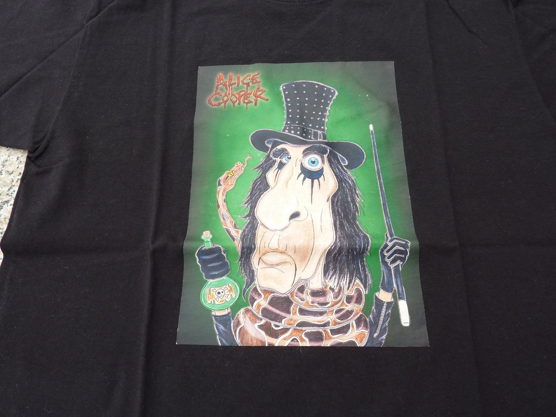 T-shirt: Alice Cooper fun shirt – Usato da Enges venduto da Robinson06 1