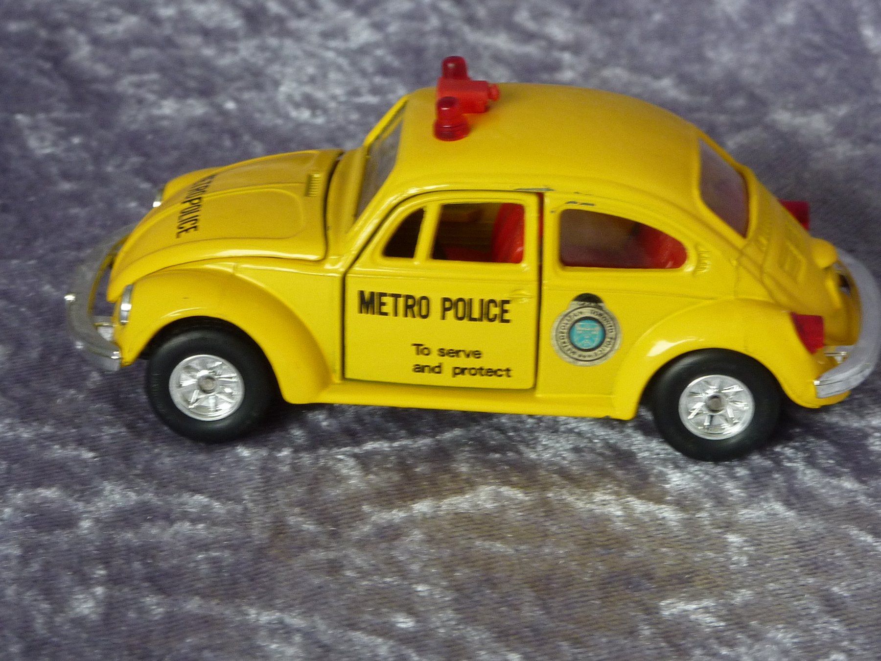 Volkswagen Modellini d'auto: VW Käfer Metro Police 1:43 – Usato da Dürrenäsch venduto da modellautos4you 1