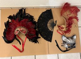 Schöne 3 Elegante Masken und 1 Handfächer aus Venedig