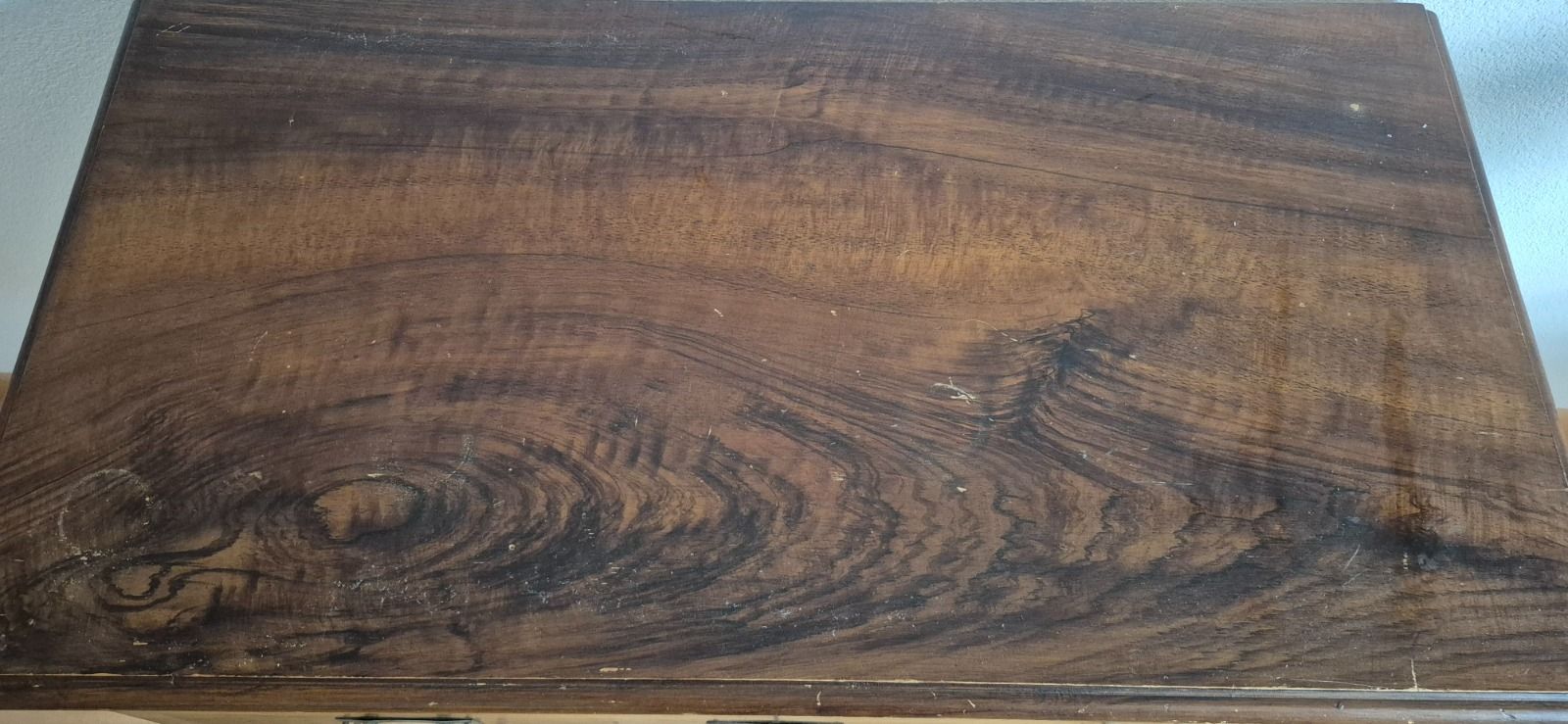 Cassettiere: Antike Holz-Kommode mit 4 Schubladen – Usato da Chur venduto da PanzerGren 1