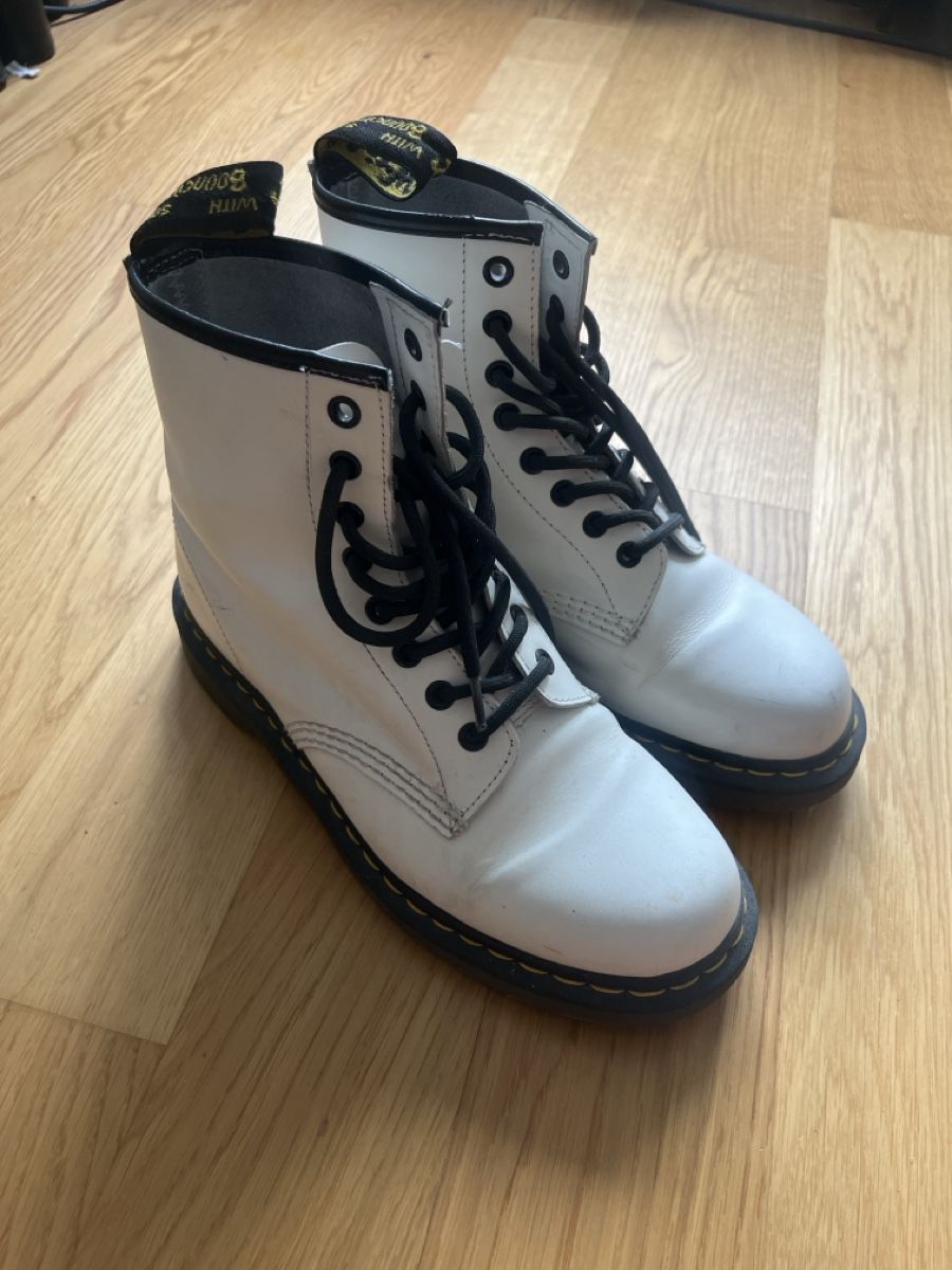 Dr. Martens Scarpe da donna: Dr. Martens Weiss Leder  – Usato da Zürich venduto da ant_pql9 1