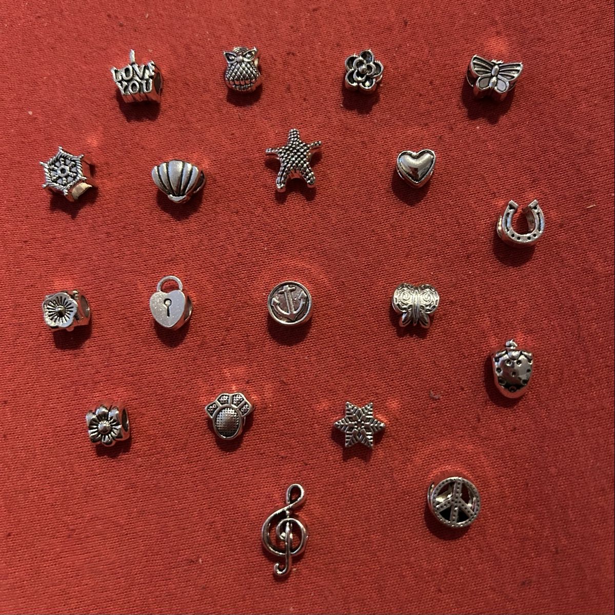 Perle (finte): Perles charms argentées – Nuovo (secondo la descrizione) da Reconvilier venduto da Panda90