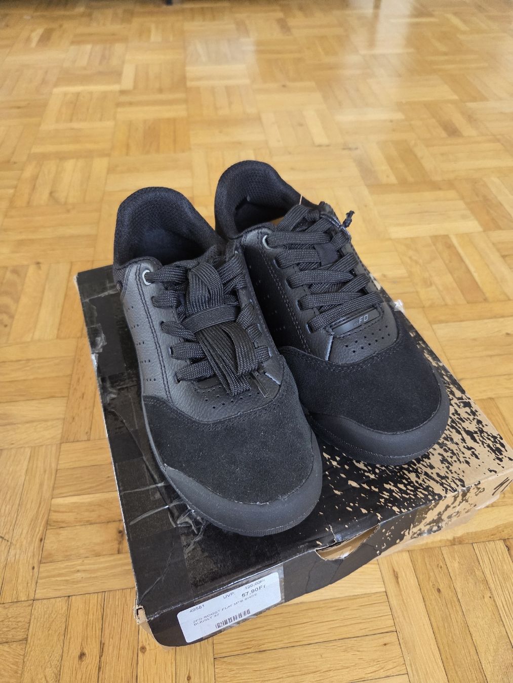 Specialized Scarpe da uomo: Chaussures VTT 2FO ROOST FLAT noires taille 37 NEUVES – Nuovo e nell'imballaggio originale da Orbe venduto da Sdcr