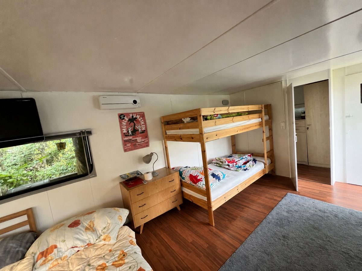 Véhicules de camping: Wohnwagen mit Ausstattung – Défectueux à Münsingen par MCMLXXXI 3