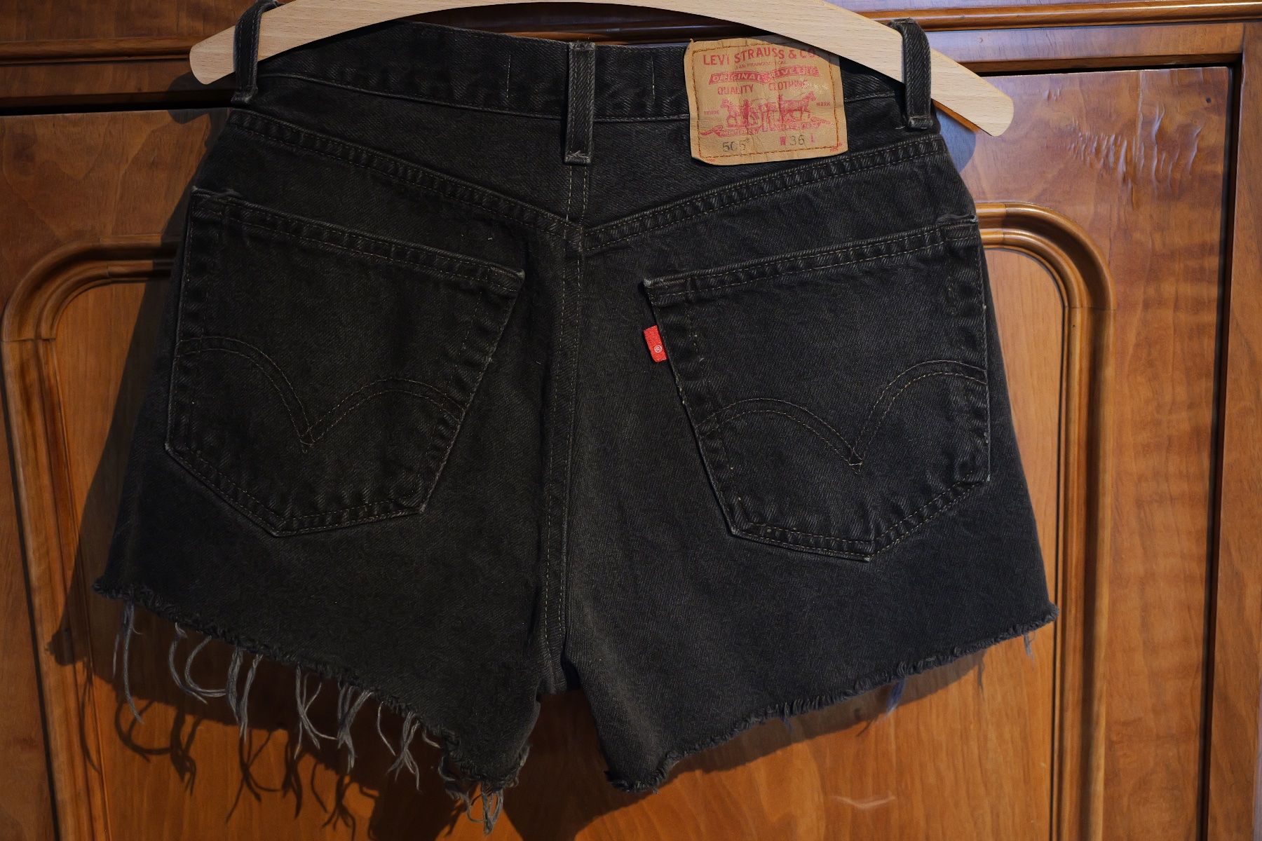 Levi's Pantaloni: Shorts – Usato da Luzern venduto da van_tl7p 1