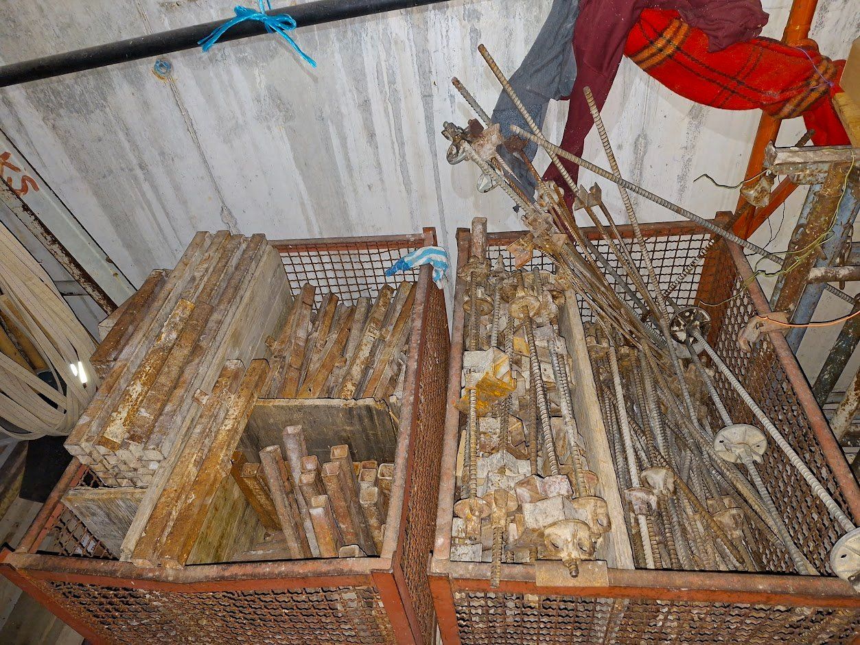 Piatti di portata: Wandschalung Betonschalung Elementenschalung – Usato da Hasliberg Wasserw venduto da esus 8