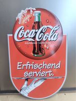 Coca-Cola Schild Erfrischend serviert Metall Blechschild NEU