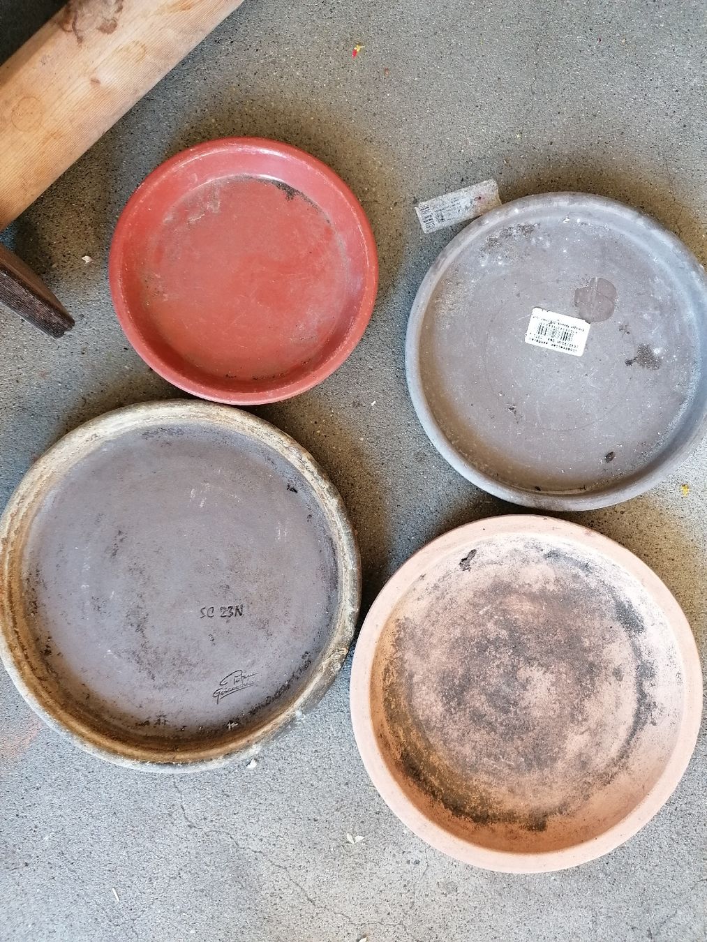Vasi per fiori: 4 soucoupe ceramique / terracotta – Usato da Le Mont-Pèlerin venduto da dundun1