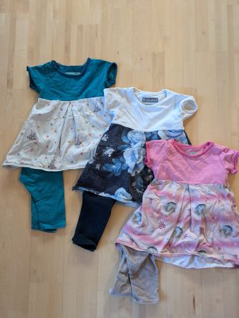 3x Kurzarmröckli mit 3/4 Leggins Gr. 80