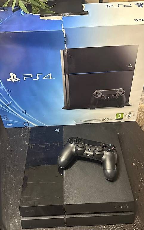 Sony Console: Playstation 4 – Usato da Schlieren venduto da Shayn_L