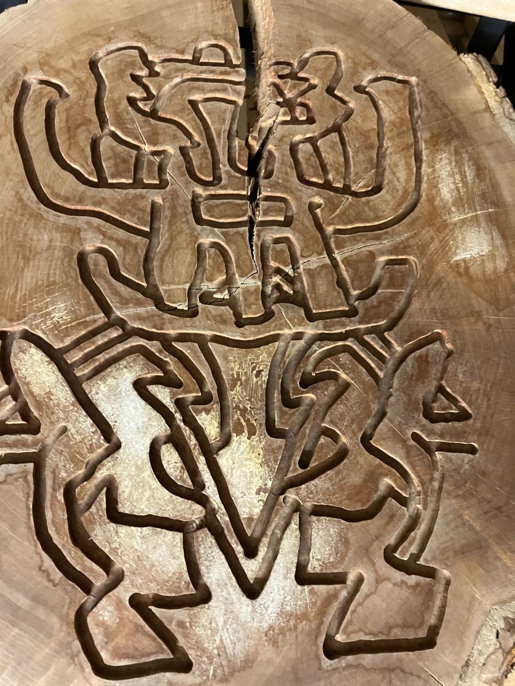 Articoli in legno: Holzdeko Baumscheibe geschnitzt rustikal Unikat – Usato da Luzern venduto da gil_9jtr 2