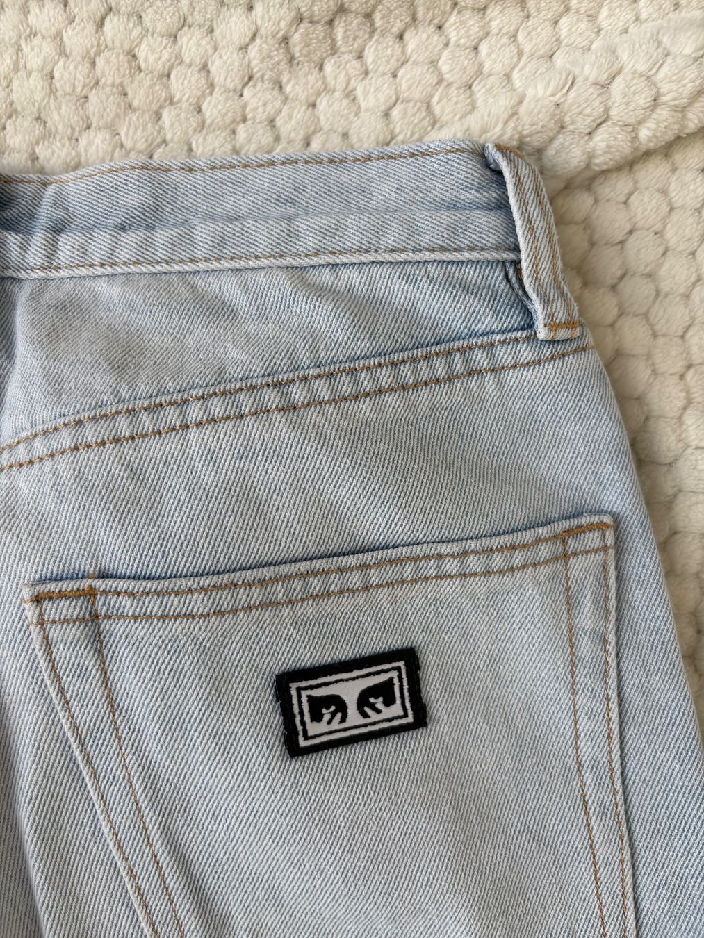 Obey Jeans: Jeans OBEY bleu clair avec dessins – D'occasion à Sorens par ma.stlz 3