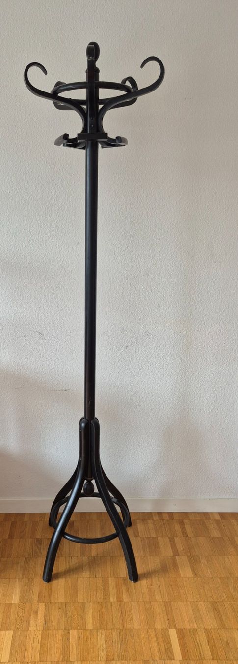 Sonstige Dekorationen & Accessoires: Garderobenständer schwarz Bugholzoptik – Gebraucht aus Zürich von Roberto040