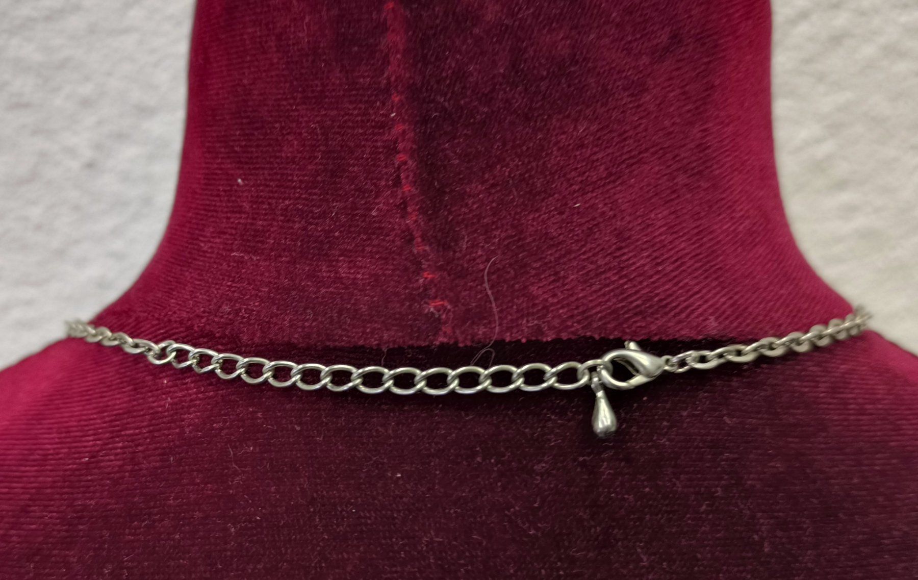 Autres bijoux: 3x Halskette im silberfarbenen Collier-Stil – D'occasion à Rüti ZH par Restwert_Rueti_ZH 5