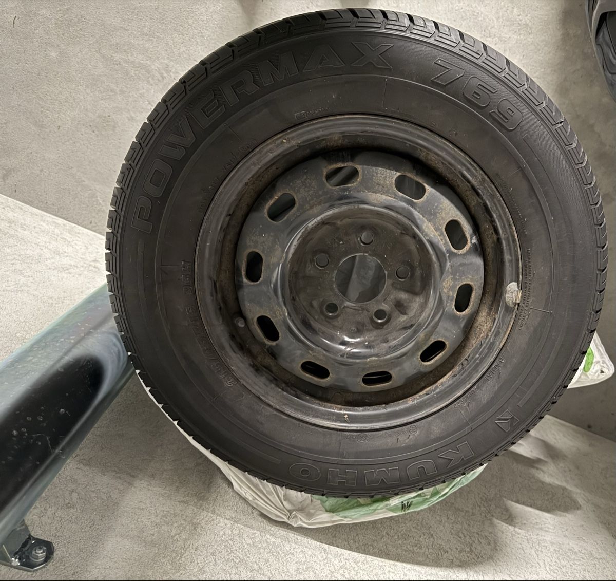 Pneus & Kompletträder: Roues avec pneus (prix négociable) – Gebraucht aus Meyrin von lea_jt2h 1