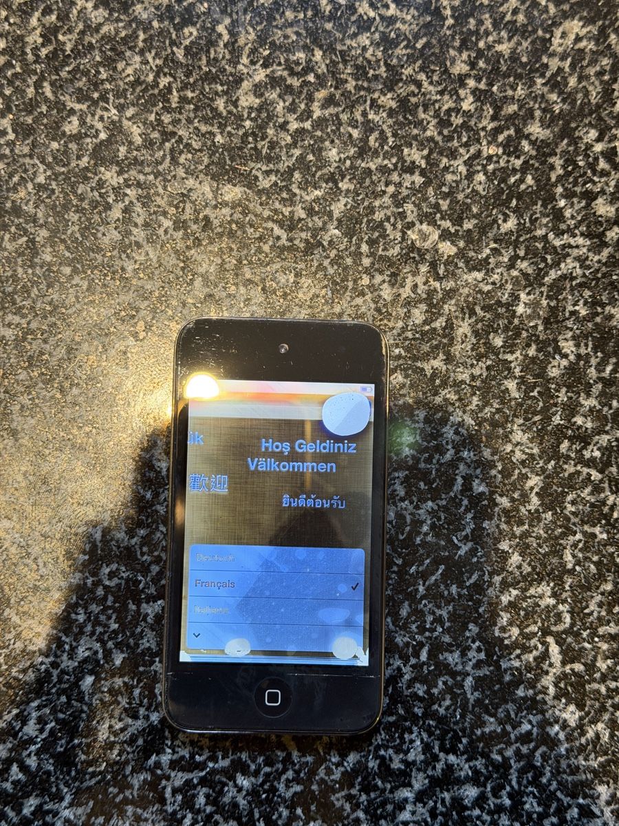 Apple Lecteur media portable: iPod touch 4 8gb écran à remplacer – Défectueux à Lausanne par Planet_Faisceaux