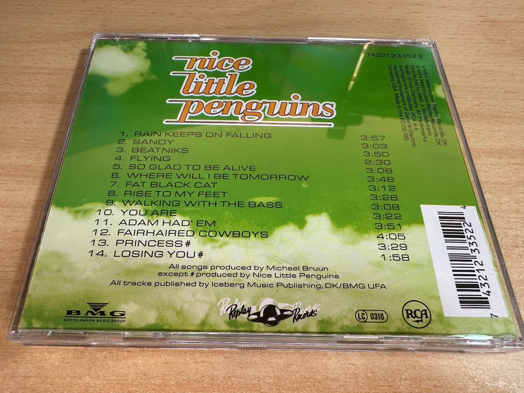 CD: H1 Nice Little Penguins – Flying – Usato da Rikon im Tösstal venduto da Alpenmutz 1