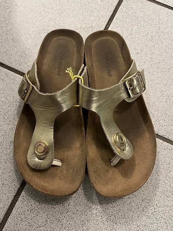Scarpe per ragazze: Sommerschuhe Gold / Grösse 32 – Usato da Luzern venduto da duden09