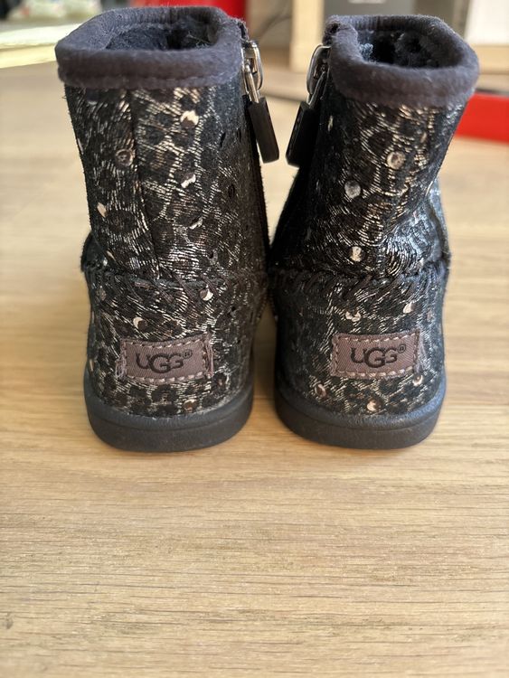 ugg noire