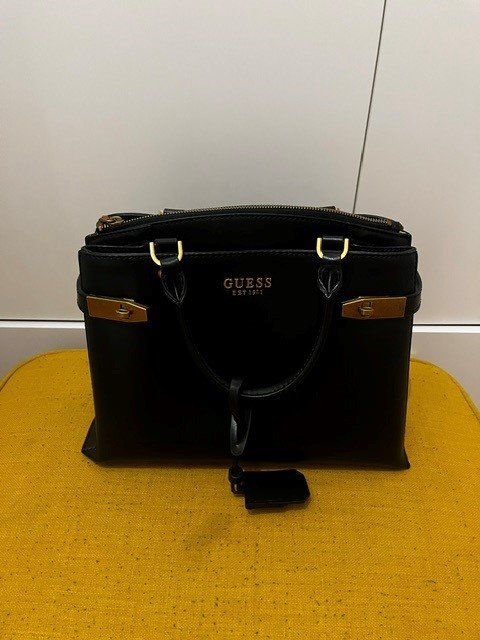 Guess Borse da donna: Guess Henkeltasche in Schwarz – Usato da Hagendorn venduto da Deborah.G