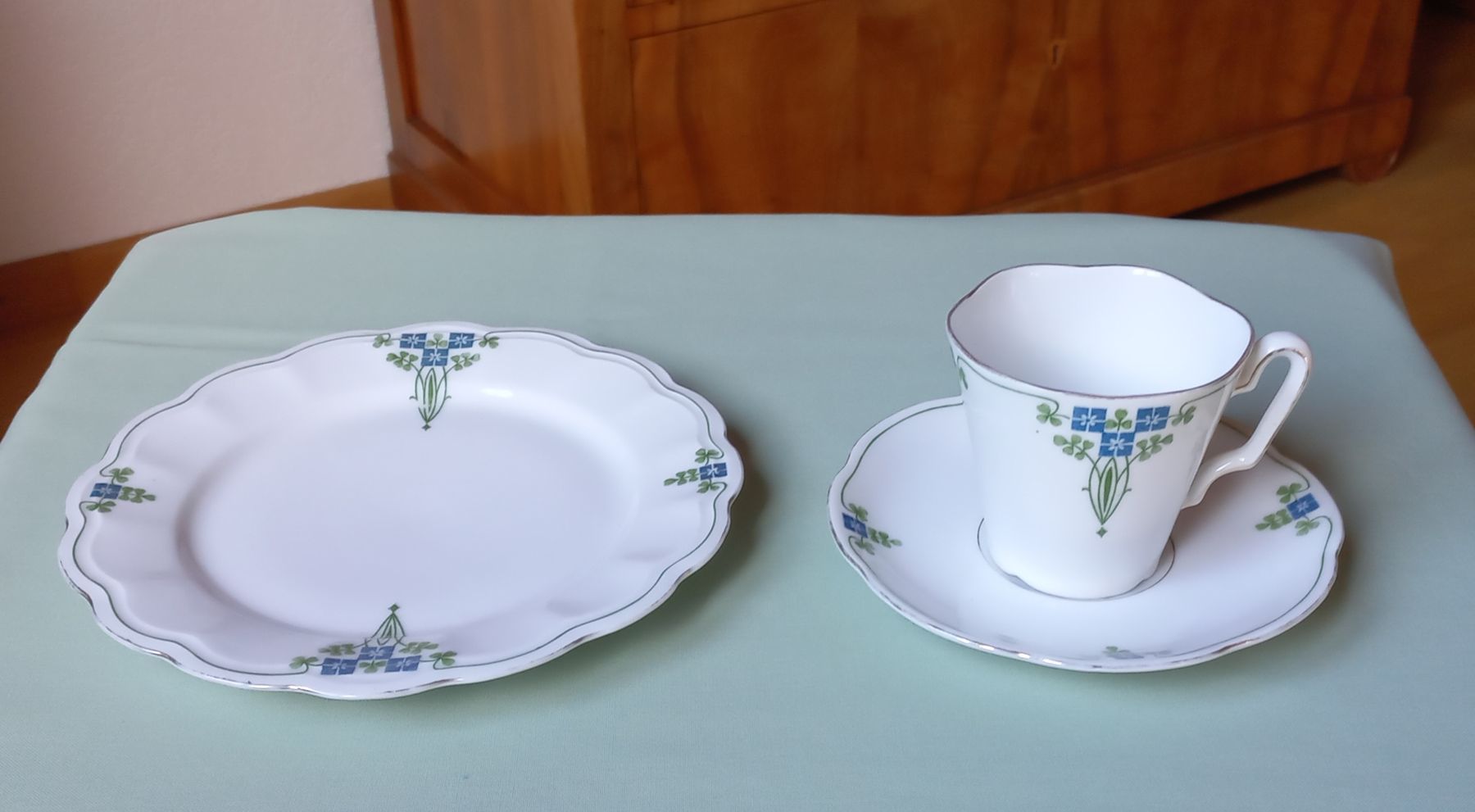 Set di piatti: Antike Jugendstil Kaffee Service. – Usato da Buchs AG venduto da Dzirul 3