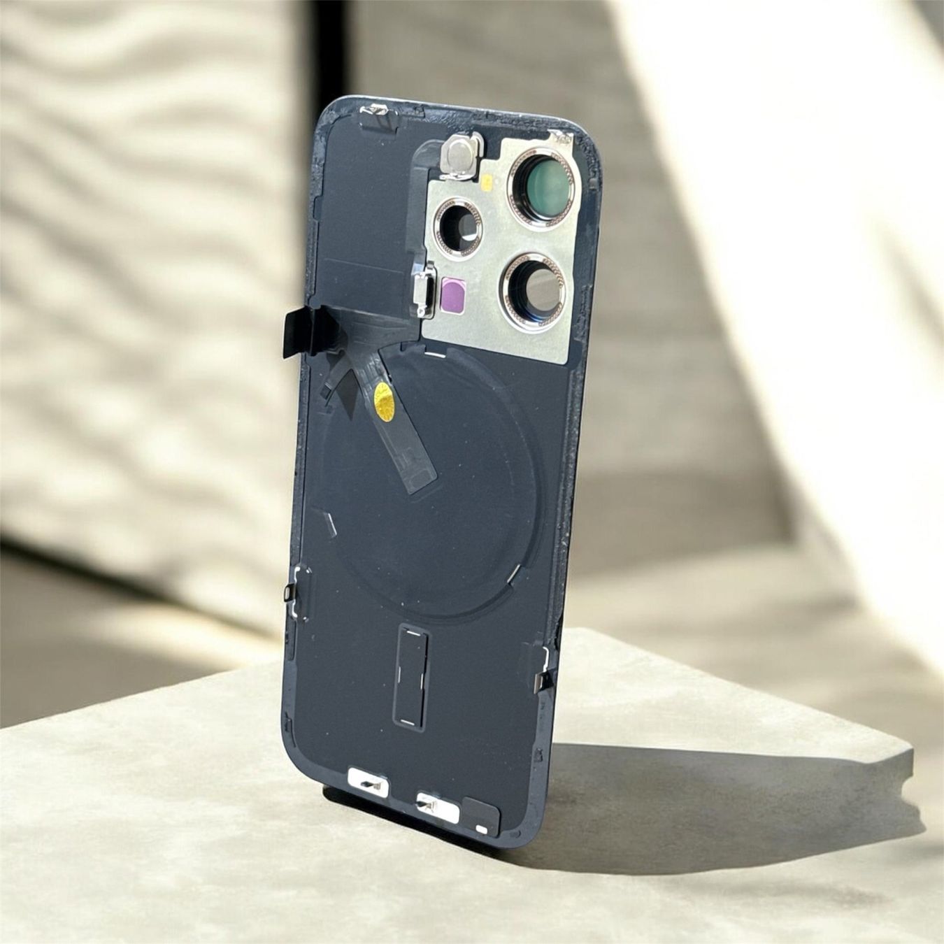 Apple Handys / Smartphones: Vitre Cache Arrière iPhone 15 Pro Titane Nature - original – Neu und originalverpackt aus Morges von DA-repa 2