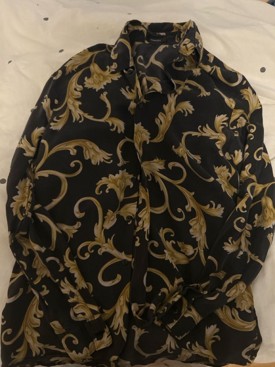 Versace Blusen: Chemise Versace excellent état taille 38 – Gebraucht aus Grand-Lancy von lau_5krj