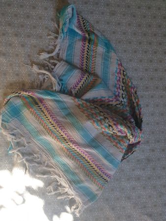 Schönes Tuch/Schal Frühling bunt gestreift Fransen
