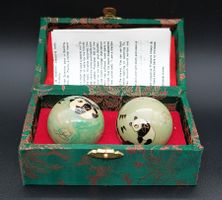 Traditionelle chinesische Klangkugeln / Pandabären
