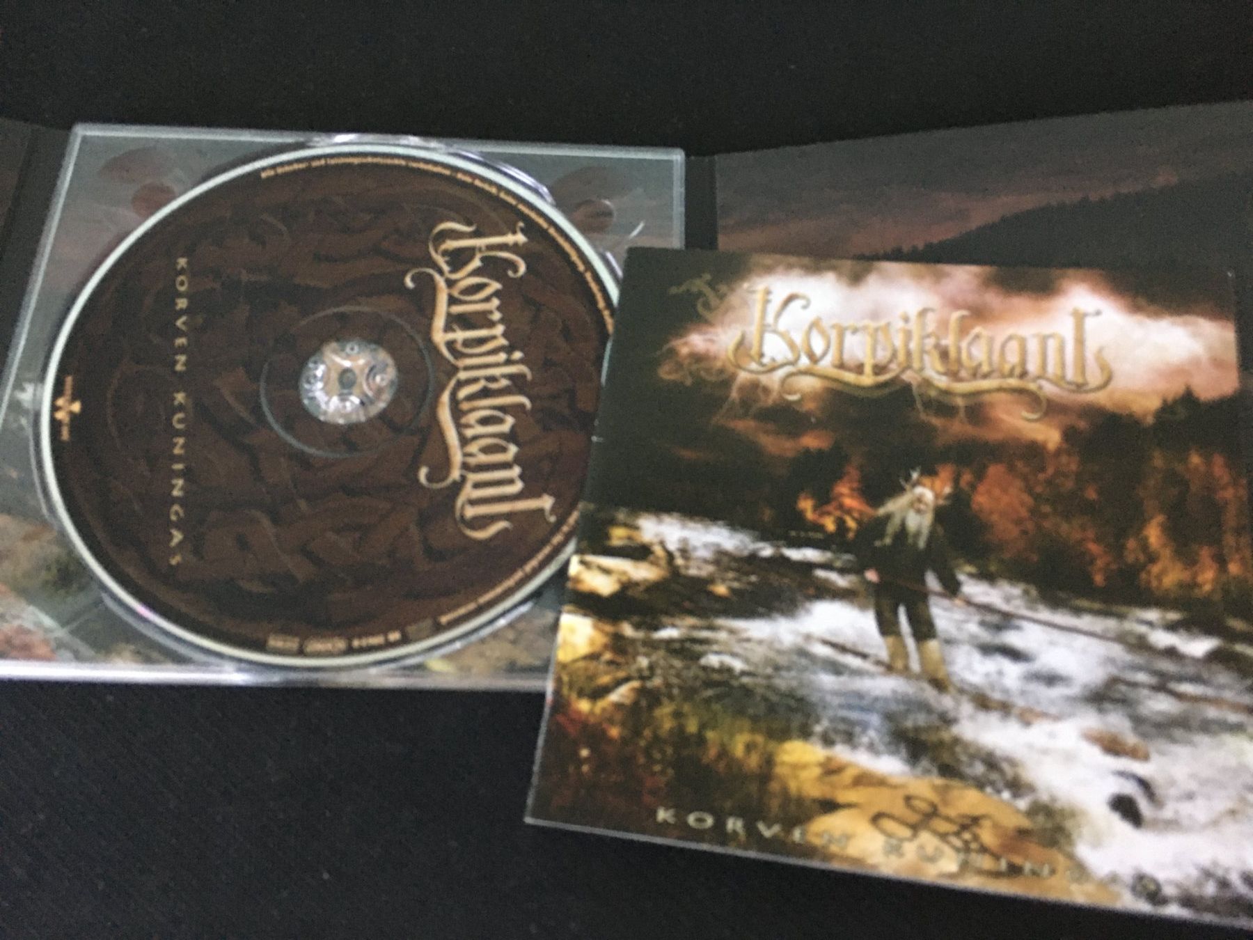 CD: Korpiklaani – Korven Kuningas -CD- Digipack – Usato da St.Gallen venduto da MedienJoe 1