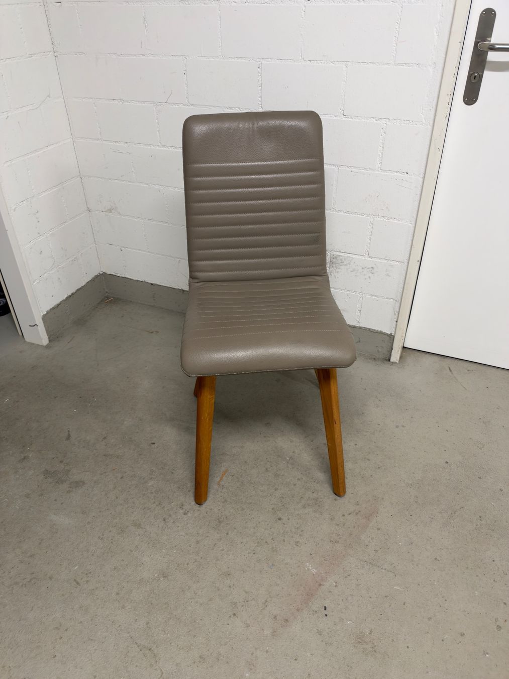 Stühle: Stühle, Essstühle 6 Stk. – Gebraucht aus Nänikon von Mastinao 2
