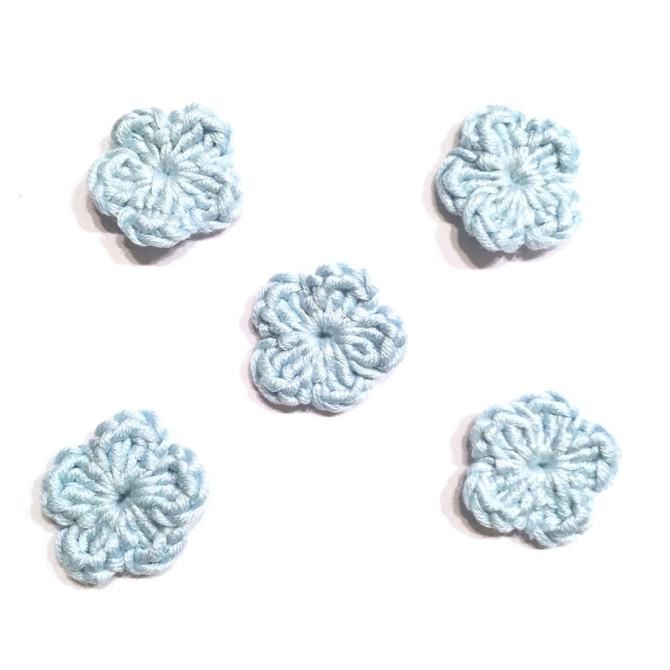 Toppe: 5x Blumen hellblau gehäkelt 25 mm – Nuovo e nell'imballaggio originale da Emmenbrücke venduto da swissmade-miracles