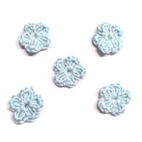 5x Blumen hellblau gehäkelt 25 mm