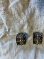 Silber/goldfarbene Ohrclips mit synthetischen Steinen