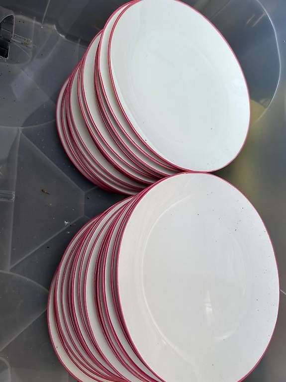 Assiettes: 27 petites assiettes – D'occasion à Sion par yay_d8xc