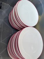 27 petites assiettes