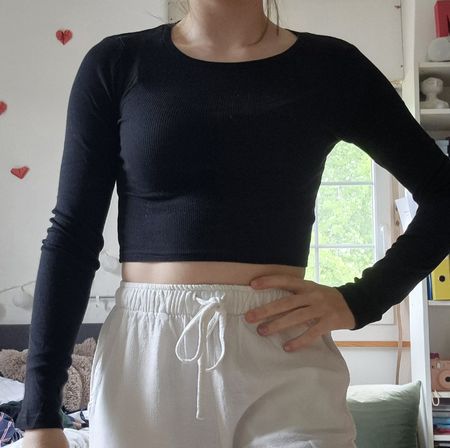 Schwarzes Crop Top, Ripp-Struktur, Langarm - Grösse S