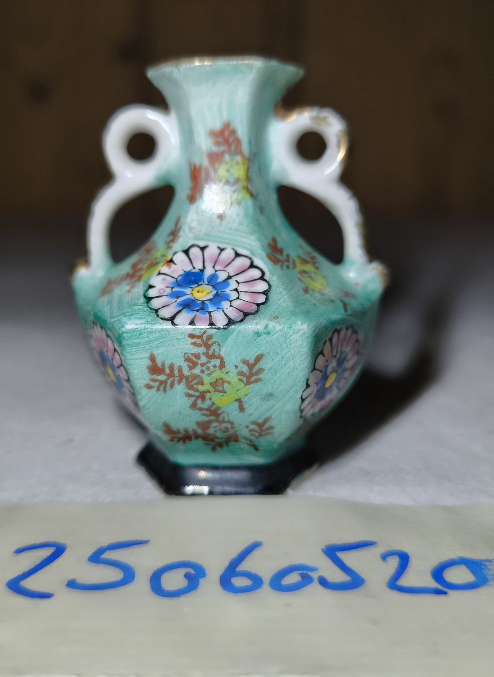 Toutes les décorations: Kl. Vase bemalt – D'occasion à Rorschacherberg par snOOpydOg11
