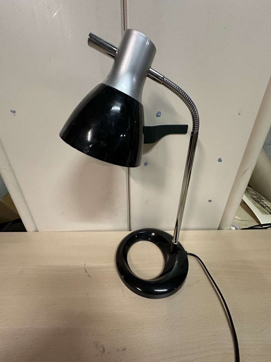 Lampade: Lampe de bureau noire et argentée élégante – Usato da Lausanne venduto da artnouveau04 2