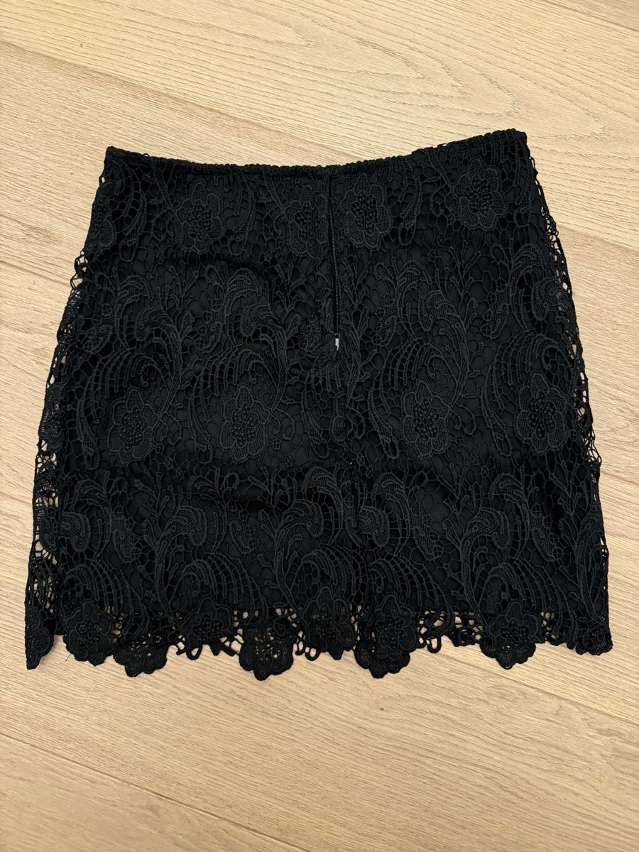 H&M Gonne: Black Lace Mini Skirt, size EU 36 – Usato da Vesenaz venduto da nat_mq8l 1