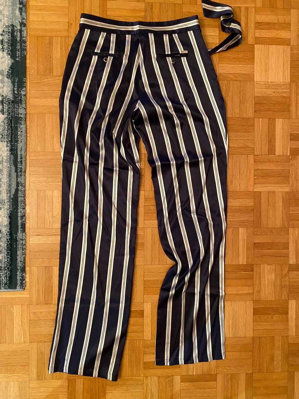 Liu Jo Pantaloni: Liu Jo Seide Hose Gr 38 – Nuovo (secondo la descrizione) da Zug venduto da estarthyme 6