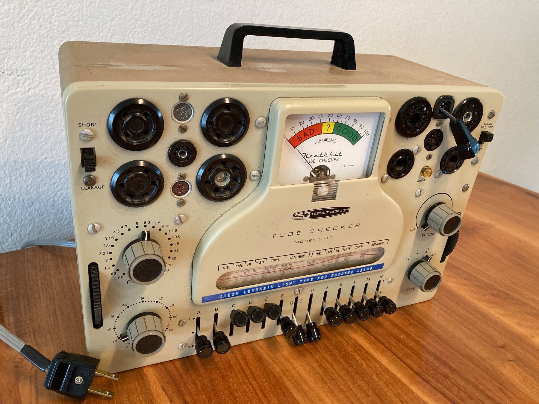 Heathkit Misurare: Röhrentester Heathkit IT Tube Checker – Usato da Uster venduto da Pmak