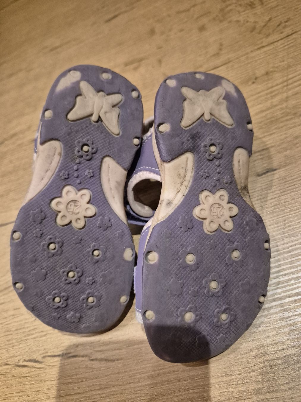 Scarpe per ragazze: Sandale Mädchen, Grösse 25, Lila – Usato da Walenstadt venduto da Ani23 1